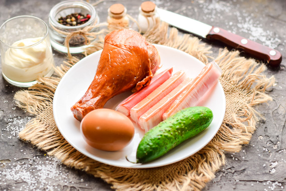 салат с копченой курицей и крабовыми палочками рецепт фото 1